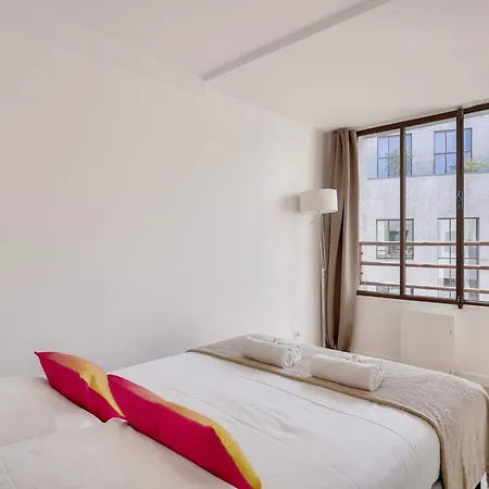 Апартаменты Amazing Loft Between Le Marais And Bastille *